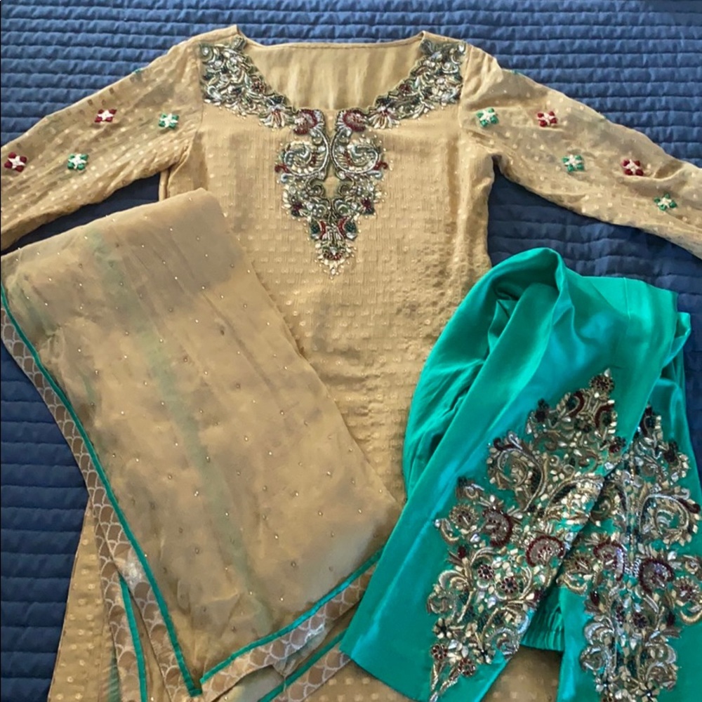 Hand embroidered Pakistani Indian shalwar kameez